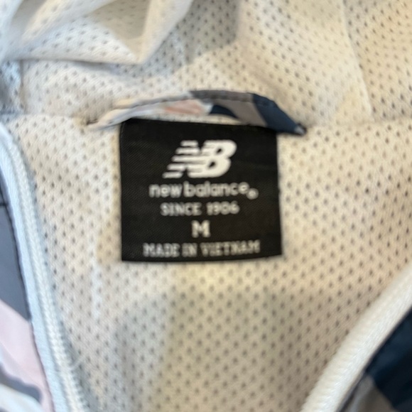 New Balance lightweight jacket. EUC - Picture 3 of 4